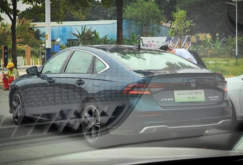“绿牌”雅阁现身街头，配CarPlay+按键换挡，还看汉DM-i？