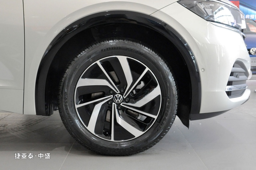 40万商务MPV 买别克GL8 还是大众Viloran巍昂