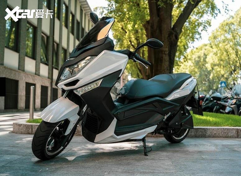 极速130kmh永源电动大踏板欧洲卖57万人民币