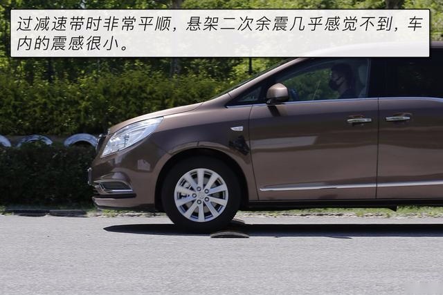 MPV市场标杆式存在 别克GL8 28T商旅车一个“沙发”搞