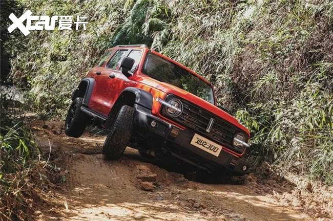 还要啥路虎卫士、奔驰大G 17.58万起售的坦克300不香吗