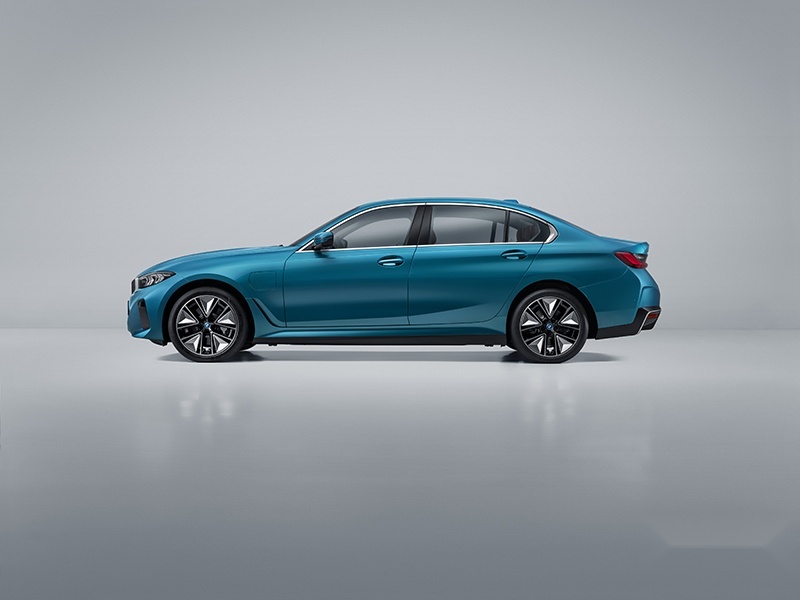 02.全新BMW i3_海岸蓝_侧方180度.jpg