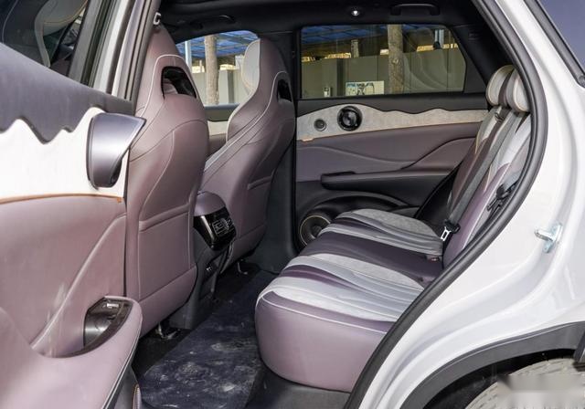20万预算选插混SUV，护卫舰07和UNI-K 智电iDD谁更值？