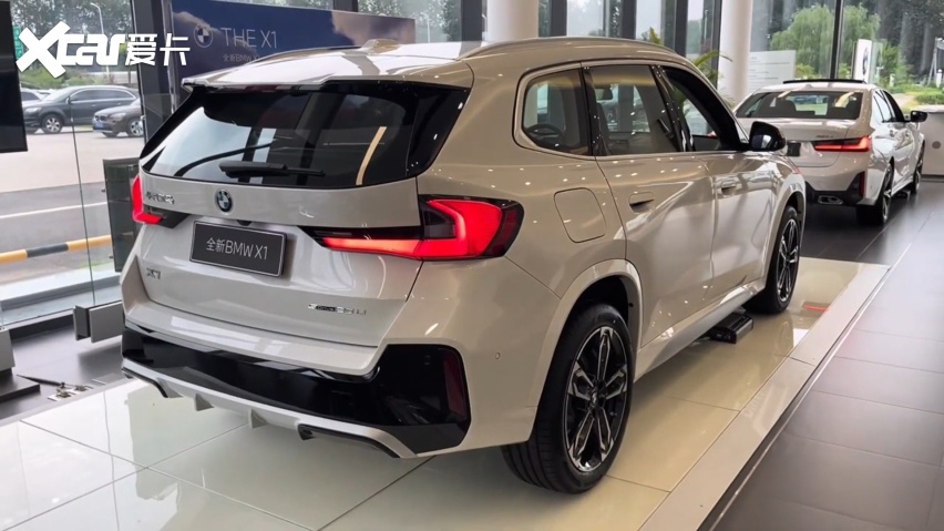 宝马x1低配裸车20.52万贵吗,百公里油耗8.06升,这些缺点想吐槽