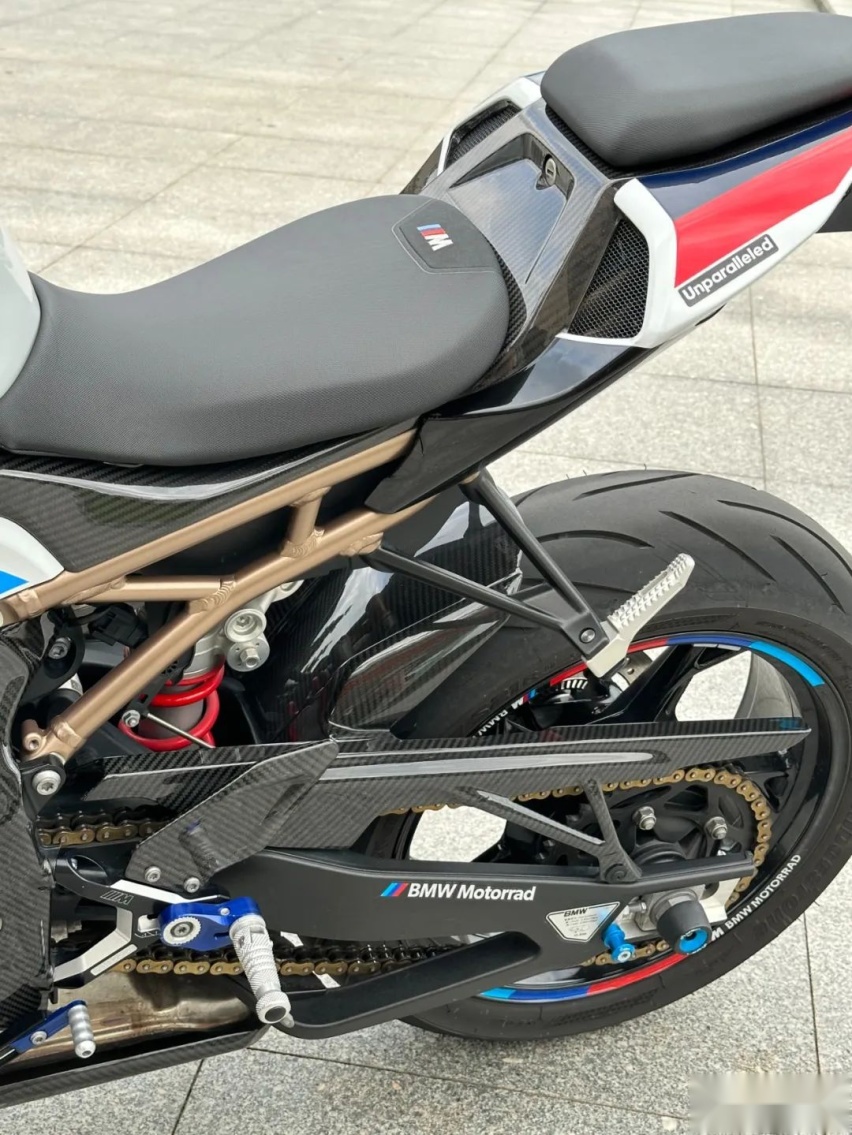 竞技走街范的宝马540i+宝马S1000 RR，这样的组合谁能不爱呢？