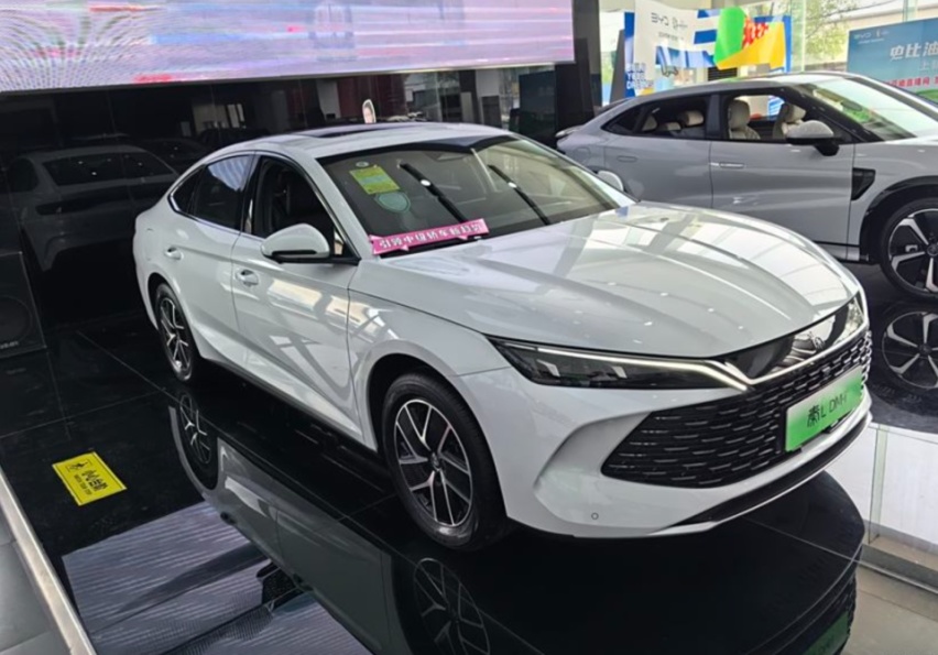综合续航里程1977公里，油耗3.37L，比亚迪秦LDM-i值得买吗？