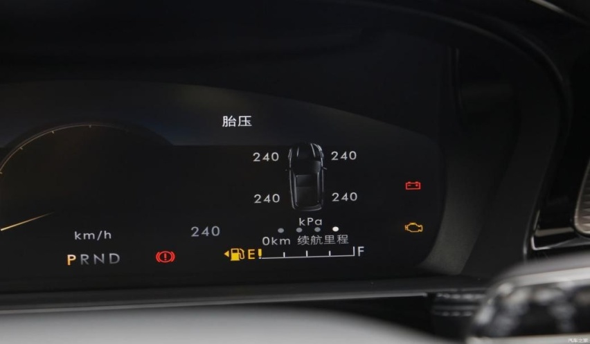 林肯冒险家和沃尔沃XC40，谁才是豪华SUV标杆?