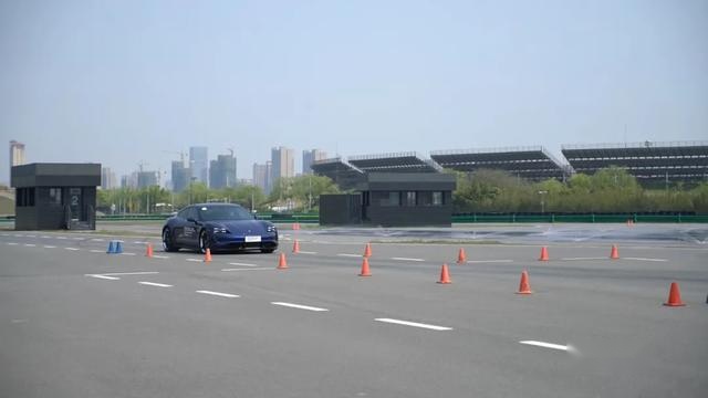 【试驾】保时捷Taycan Turbo S:电动化?还是超进