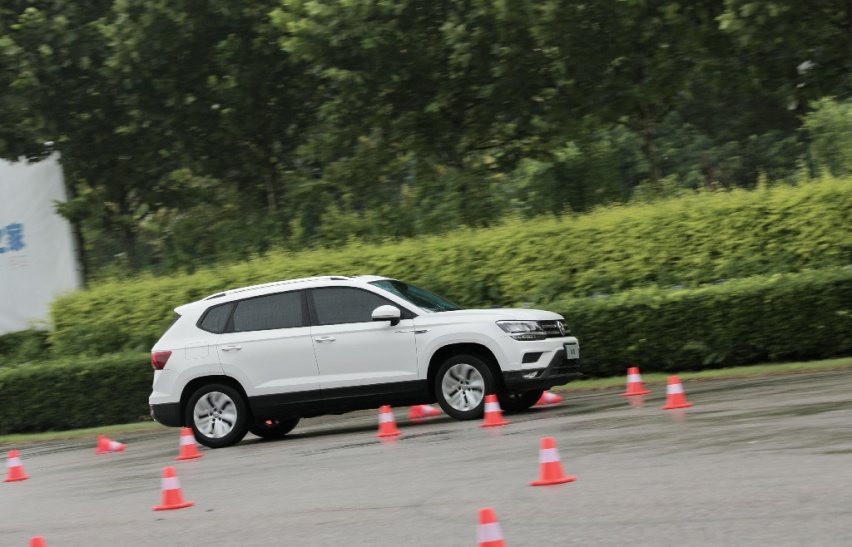 紧凑型SUV“三国杀”：4008VS RAV4 VS途岳
