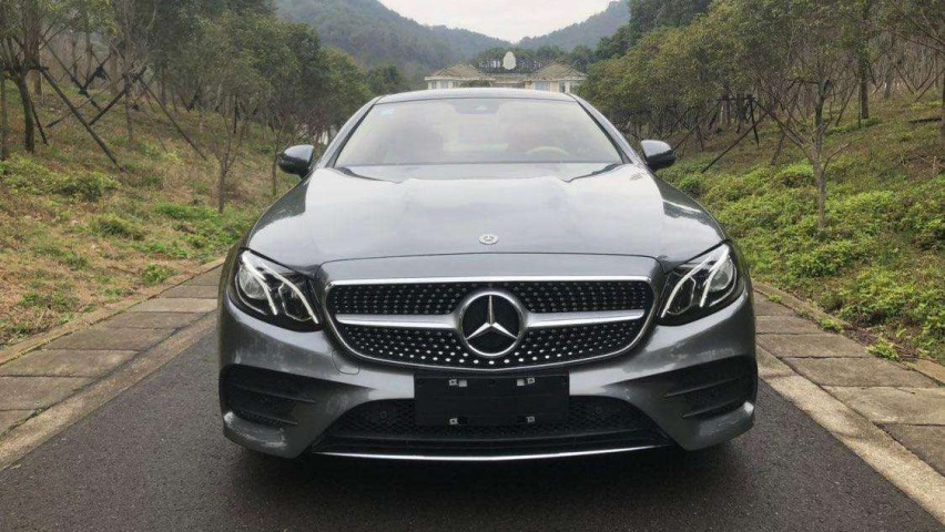 奔驰又成功了！这车比A6L还炫酷，2.0T四驱，关键才52万