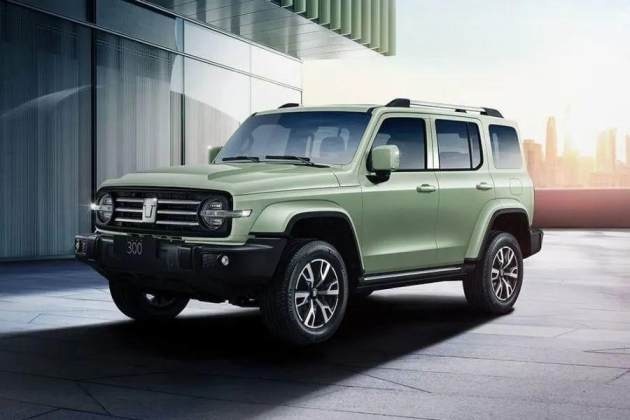 都是2.0T+8AT 全新BJ40城市猎人版与坦克300谁更值得选？