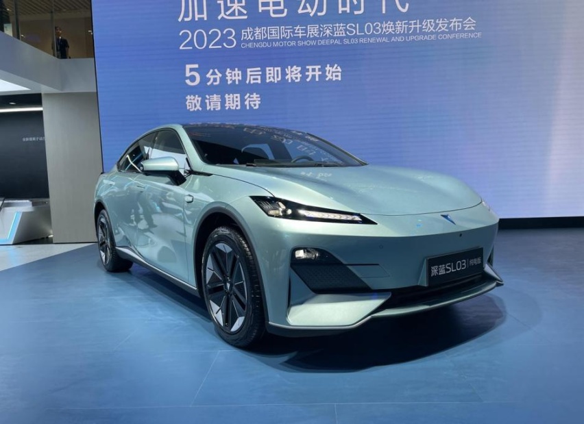 与比亚迪混动路线不同，深蓝SL03继续用增程混动闯天下！