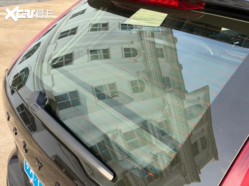 全新XC60黑武士：沃尔沃不装了，这次直接把北欧性冷淡穿成了一身黑