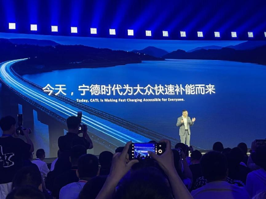 刷新技术认知！宁德时代发布神行超充电池