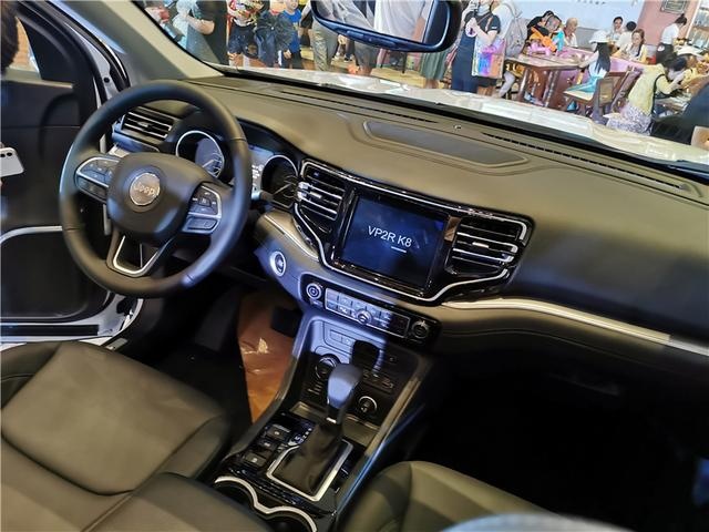 在闹市区沾烟火气，全新Jeep+大指挥官还是一辆Jeep吗？