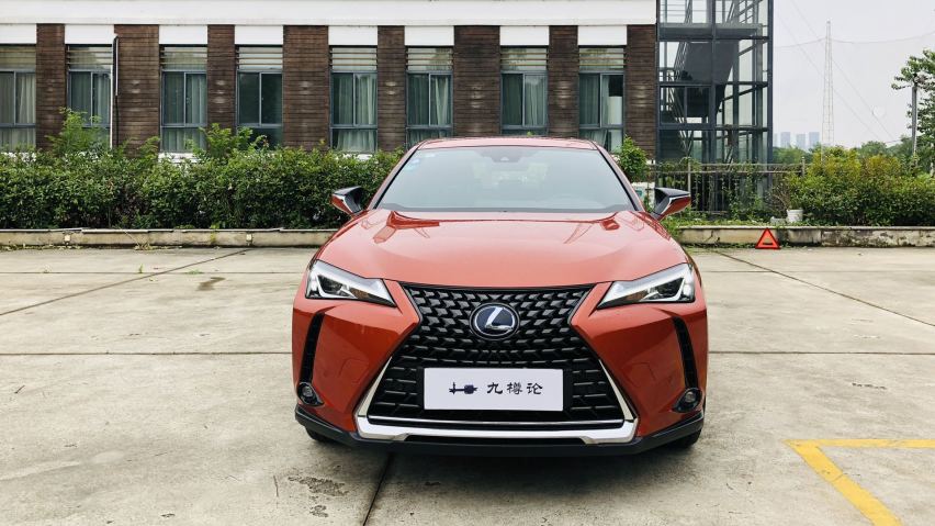 花将近四十万买400公里续航值吗？雷克萨斯UX 300e