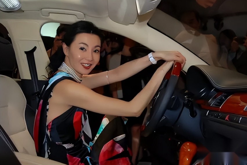 全香港仅有两台，张曼玉开了30年仍未更换，究竟是什么车？