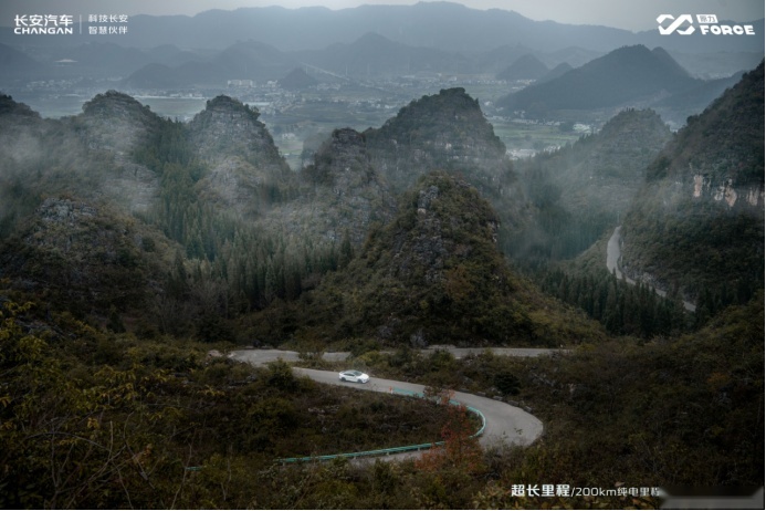 不补油不补电，长安深蓝SL03一口气跑了1238公里
