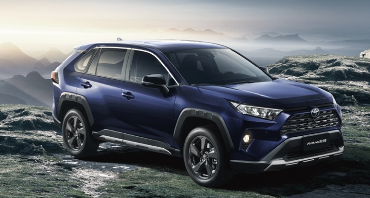 让出行更舒适的一汽丰田RAV4荣放，彰显城市SUV高品质