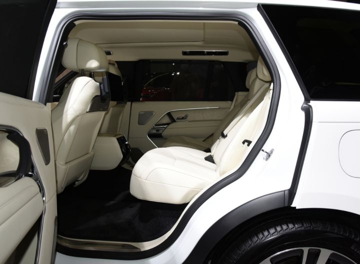 4.4T V8双涡轮，内饰壕无人性，全新路虎揽胜系列成都车展正式上市