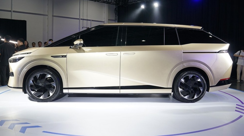 小鹏X9首发亮相，定位中大型纯电MPV，将采用骁龙8295芯片