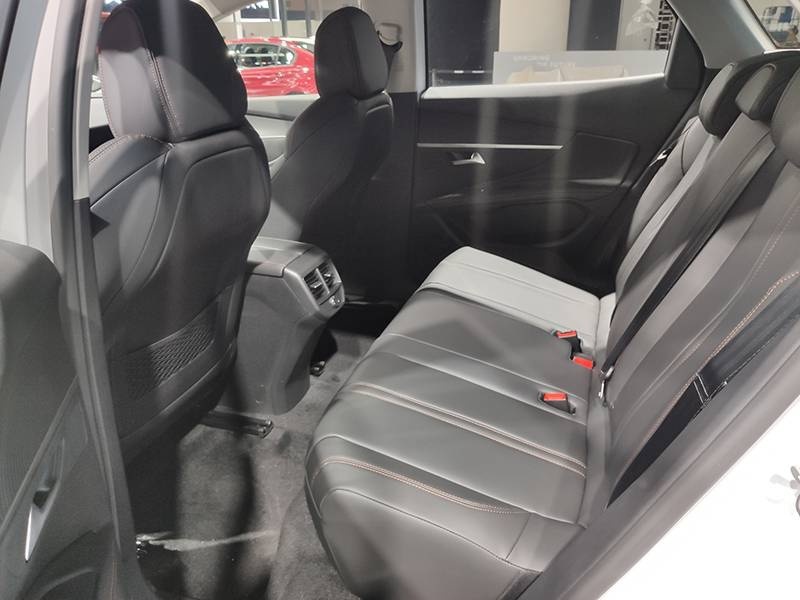 2020成都车展：搭1.6T发动机，实拍标致4008PHEV