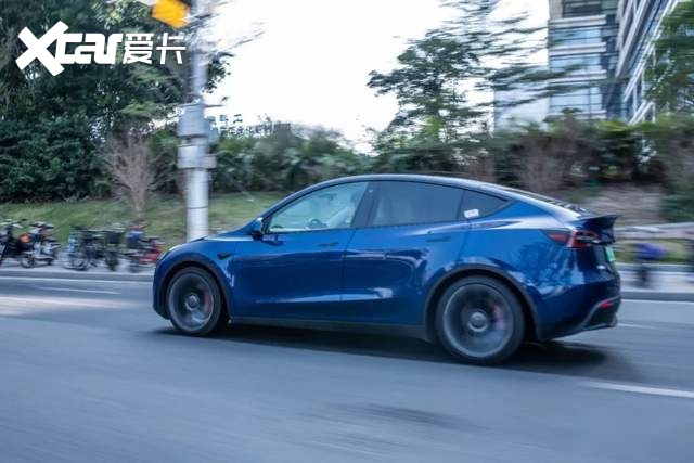 年轻人的“大号玩具车” 春节试驾 Model Y P