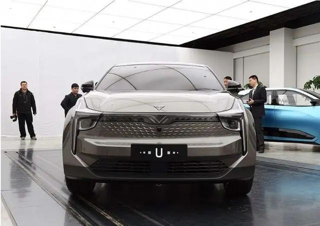 车是用来玩的，年轻人是用来宠的