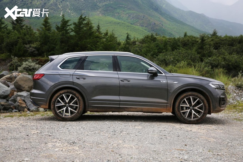 百万级豪车的行驶品质 试驾大众途锐