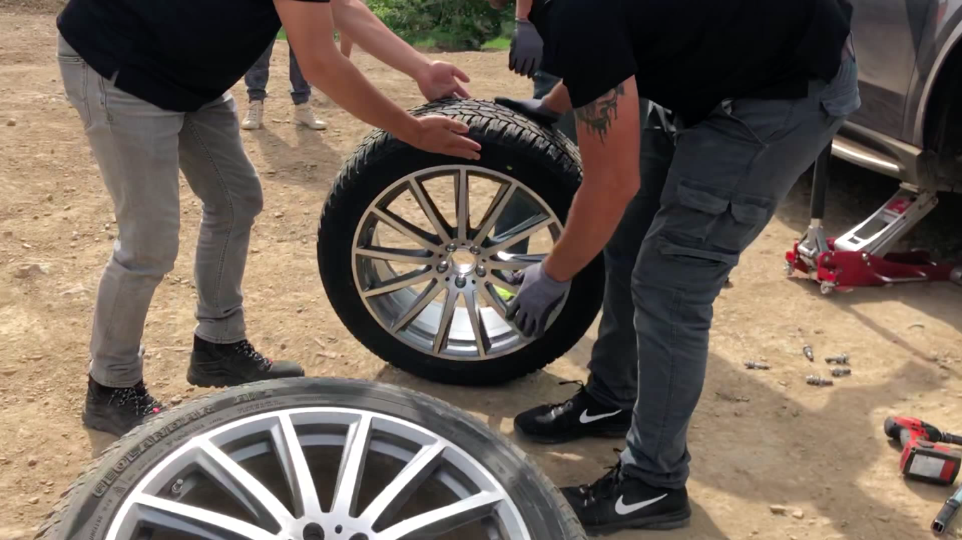 ��ȥԽҰ������Ҫװ�ͱ�ƽ����̥�ʹ�ߴ���챣����ǽ����������