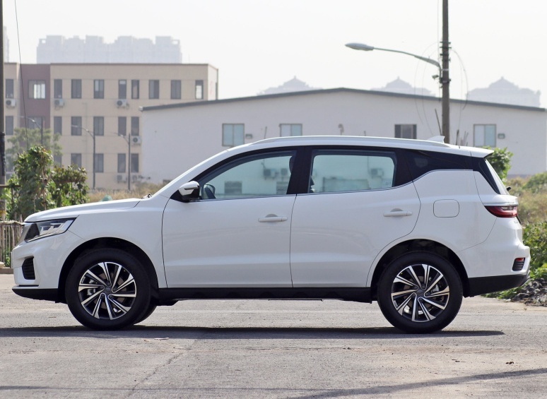 6.89万起的紧凑型SUV，吉利远景X6小排量也有强动力