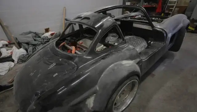 30万的特斯拉Model 3改成千万神车奔驰300SL，看完心动了！