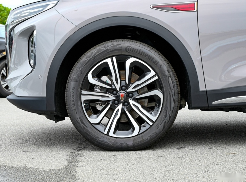 国产的豪华C级SUV，与奥迪Q6同级别，提供5/6/7座，却不足26万