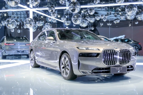 更先进 更豪华 BMW i7、BMW X7亮相成都