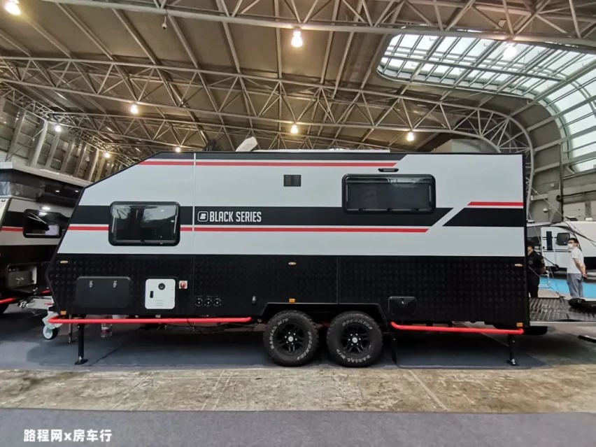 南昌汽车房车展：坦途BLACK SERIES越野拖挂，澳洲进口，可带摩托车上路！