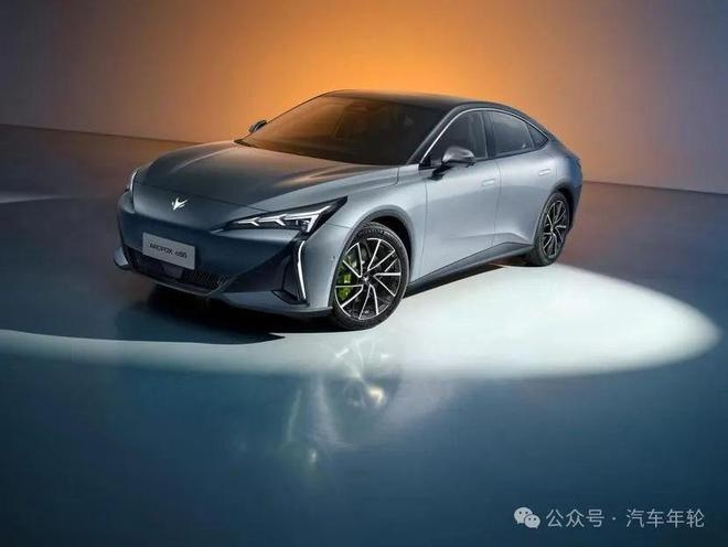 标配800V高压/百公里加速3.7秒，极狐阿尔法S5预售19.98万起