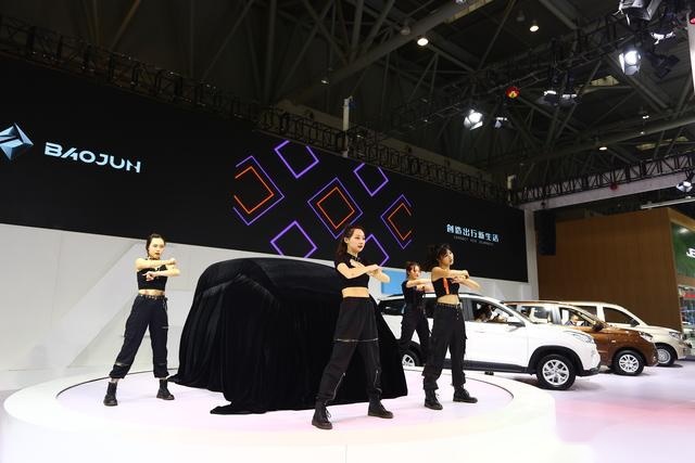 新宝骏E300/E300Plus重庆车展首发预售