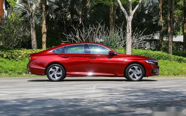 3款优惠大的合资中型车！亚洲龙最高降1.4万、天籁直降3万