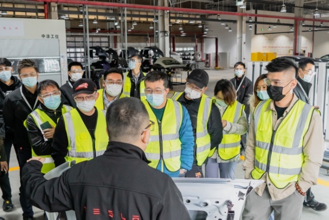 “万象”更新 特斯拉天津万象城体验店焕新升级