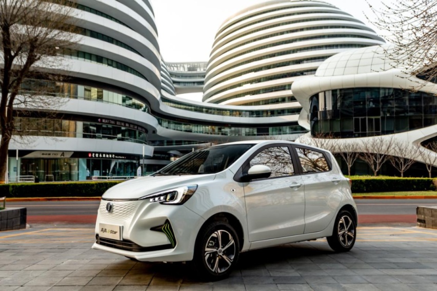 长安新能源奔奔E-Star起售6.98万元 续航301km
