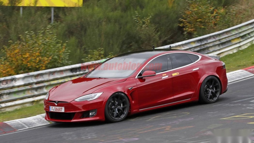 特斯拉Model S Plaid三电机功率过千匹 2秒破百