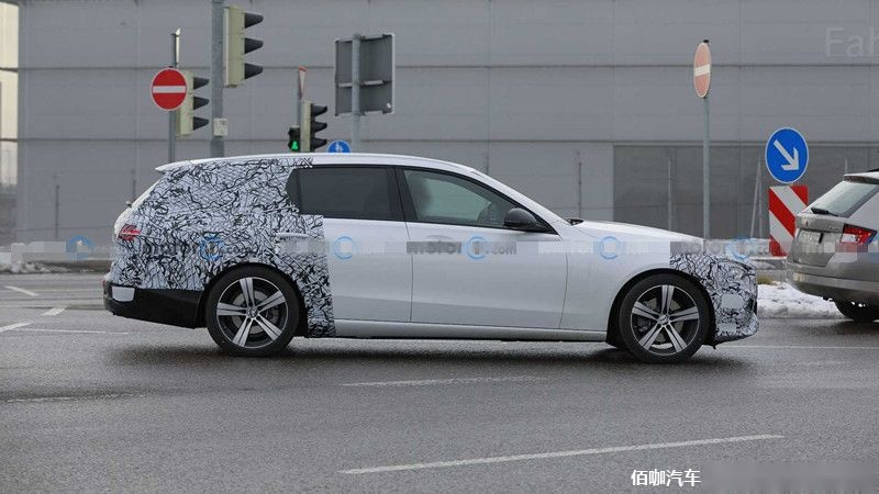 2022-mercedes-benz-c-class-wagon-road-spy-shots (5).jpg