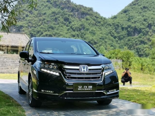 试驾东风本田艾力绅锐·混动：成熟男人的理性选择