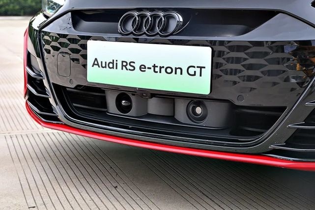 智驾开箱丨赛道驾驭奥迪RS e-tron GT：遇见R8的魂