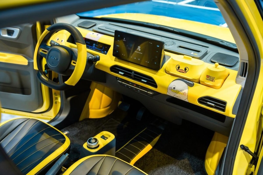 与宏光MINI EV分庭抗礼 熊猫mini成为微型电车市场新晋顶流