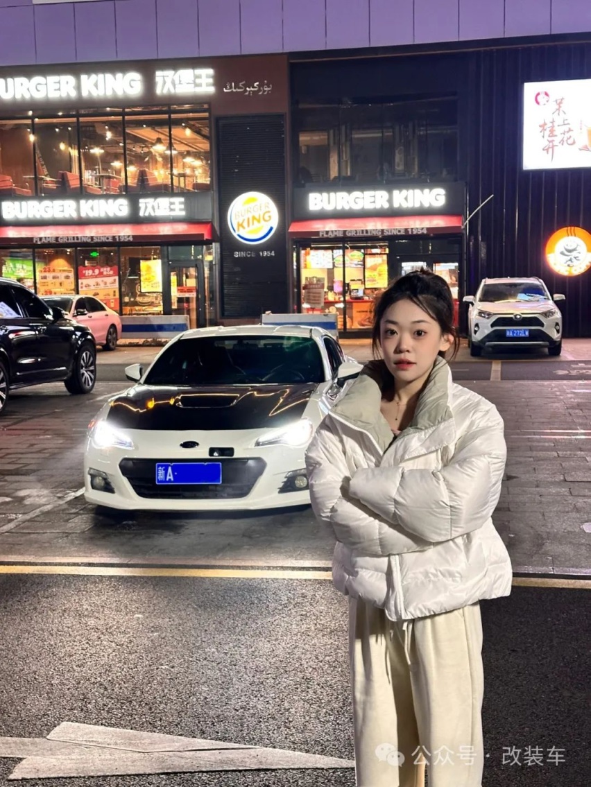 小姐姐打造竞技走街范马自达MX-5，竟是被男友带入的