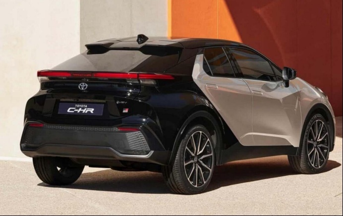 高颜值小型SUV！新增2.0L插混动力，丰田全新一代C-HR官图发布