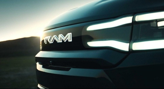 12日首发亮相，RAM电动皮卡定名RAM 1500 REV