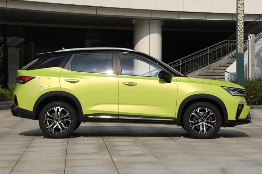 五菱为人民再推小型SUV“星驰”，三个点赞一个期盼