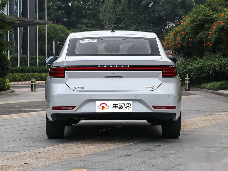 新宝骏RC-5/RC-5W将于8月8日上市，普通/旅行版两种